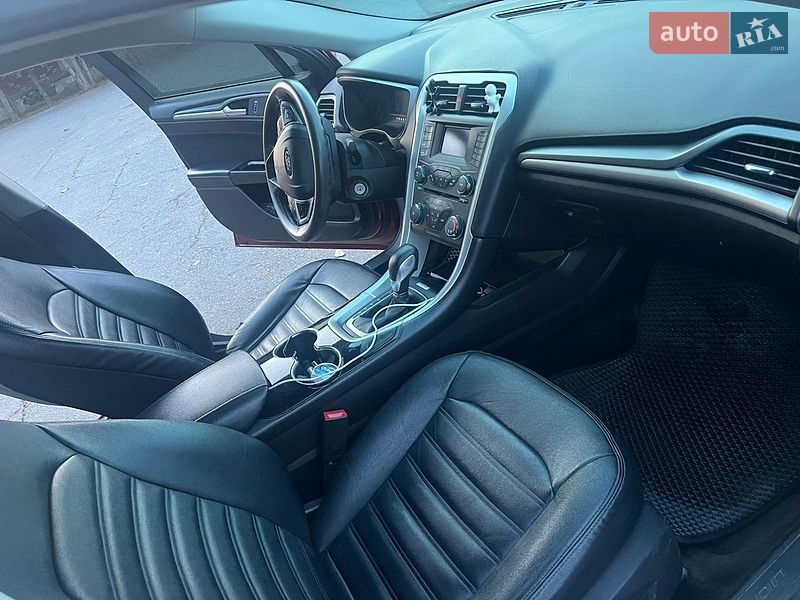 Седан Ford Fusion 2015 в Ужгороді