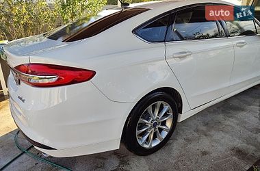 Седан Ford Fusion 2016 в Попельне