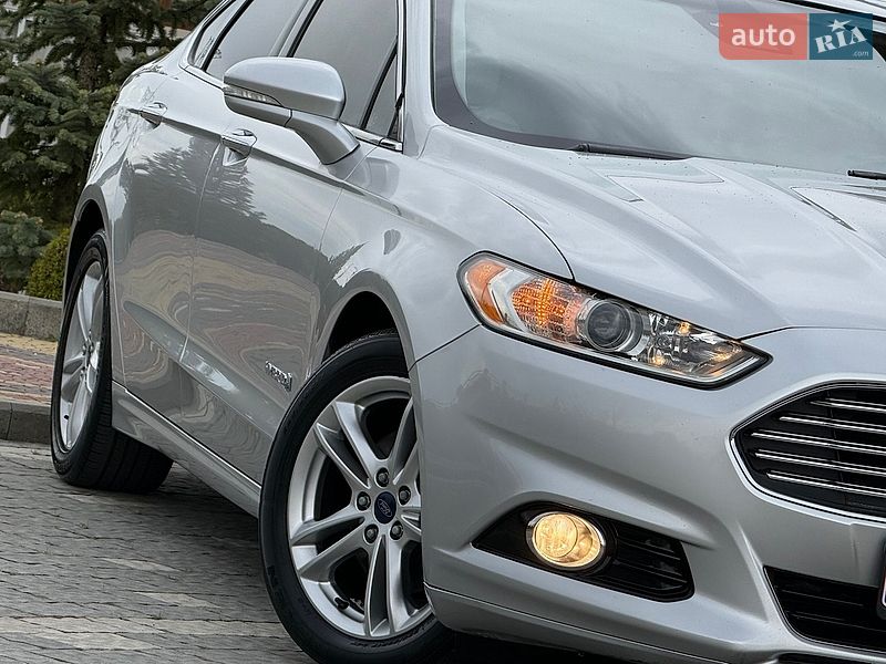 Седан Ford Fusion 2016 в Дрогобичі