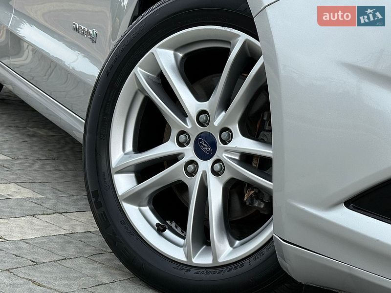 Седан Ford Fusion 2016 в Дрогобичі