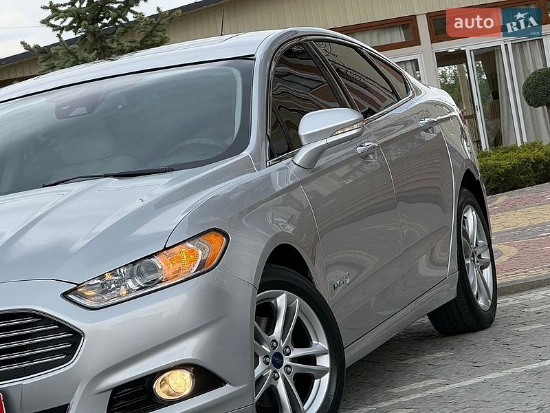 Седан Ford Fusion 2016 в Дрогобичі