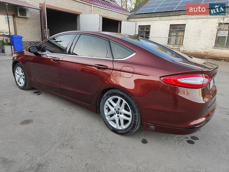 Седан Ford Fusion 2015 в Лисянці