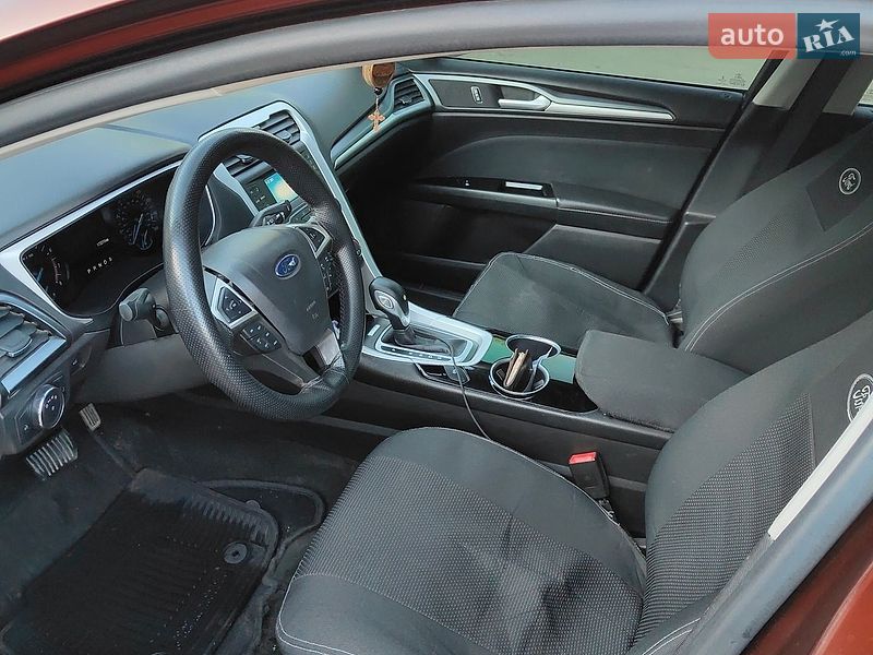 Седан Ford Fusion 2015 в Лисянці