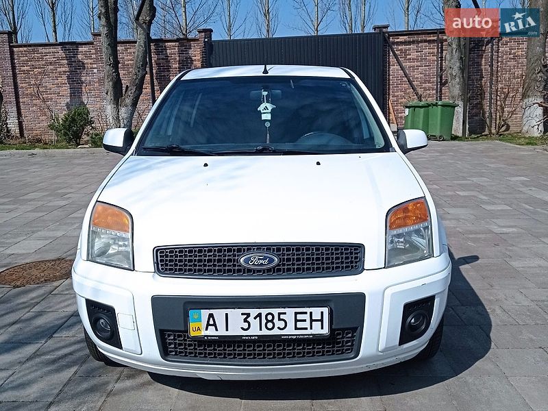 Хэтчбек Ford Fusion 2012 в Звягеле
