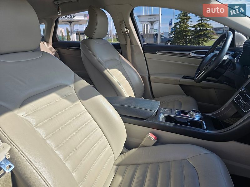 Седан Ford Fusion 2017 в Львові