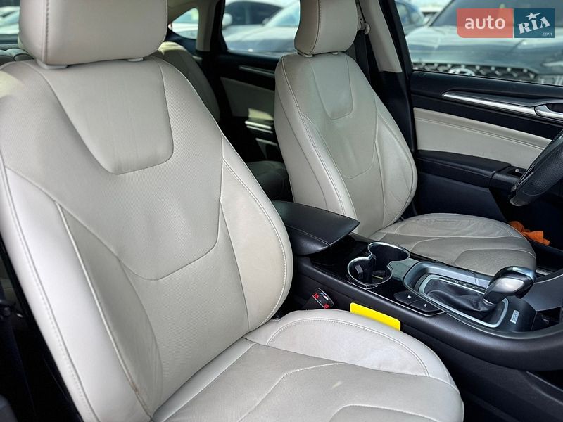 Седан Ford Fusion 2016 в Умані