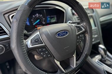 Седан Ford Fusion 2016 в Умані