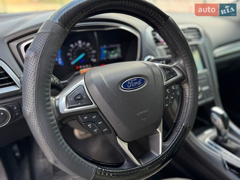 Седан Ford Fusion 2016 в Умані