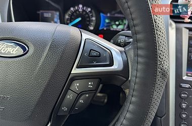 Седан Ford Fusion 2016 в Умані