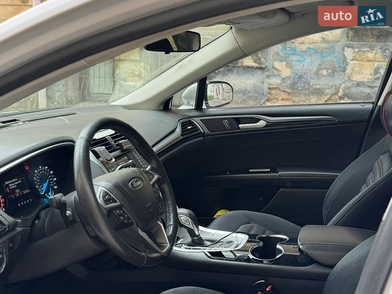 Седан Ford Fusion 2013 в Львові