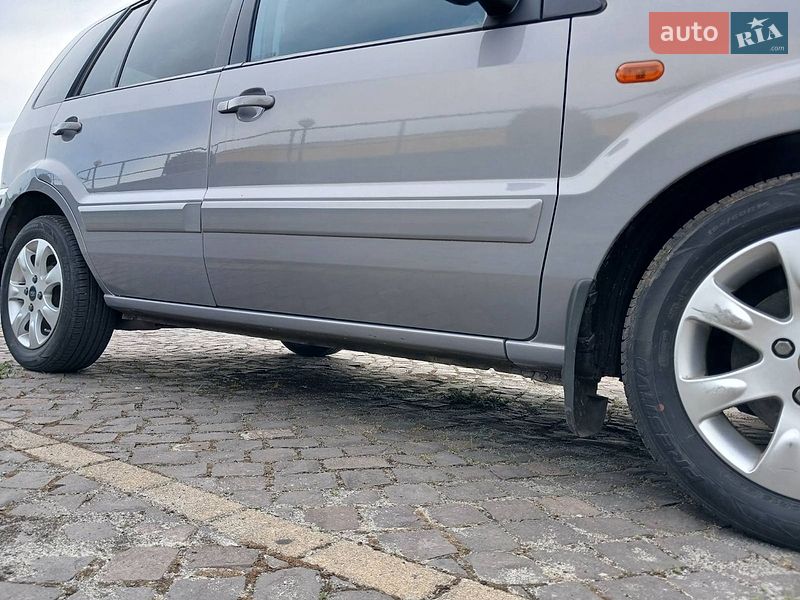 Хэтчбек Ford Fusion 2011 в Ужгороде