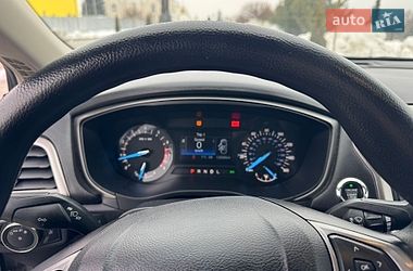 Седан Ford Fusion 2016 в Львові