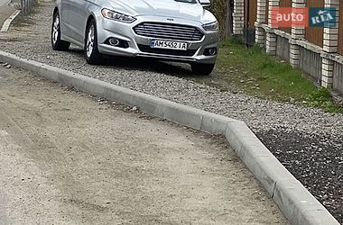 Седан Ford Fusion 2015 в Малині