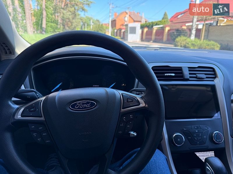 Седан Ford Fusion 2016 в Гореничах