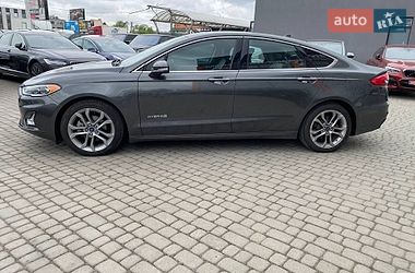 Седан Ford Fusion 2019 в Львове