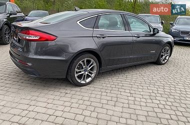 Седан Ford Fusion 2019 в Львове