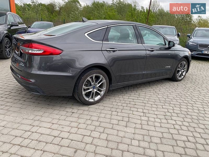 Седан Ford Fusion 2019 в Львове