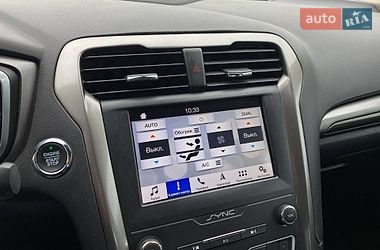 Седан Ford Fusion 2019 в Львове