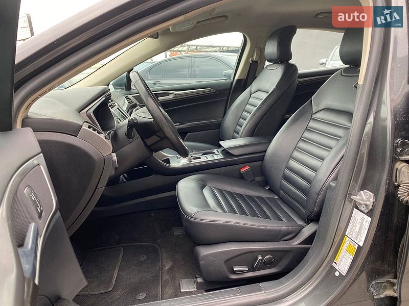 Седан Ford Fusion 2019 в Львове