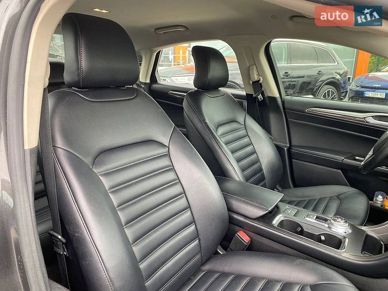 Седан Ford Fusion 2019 в Львове