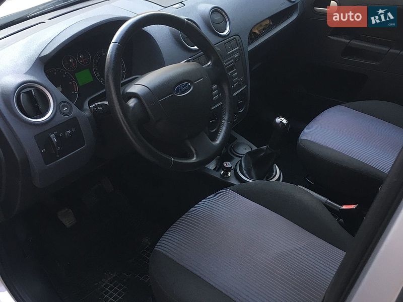 Хэтчбек Ford Fusion 2009 в Черновцах