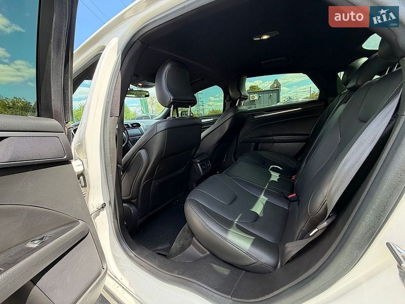 Седан Ford Fusion 2015 в Львове