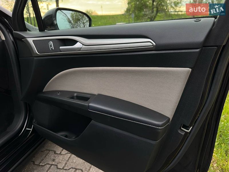 Седан Ford Fusion 2019 в Львове