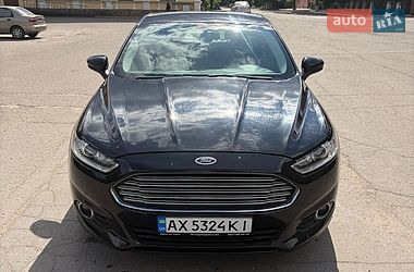 Седан Ford Fusion 2015 в Краснограді