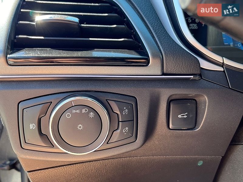 Седан Ford Fusion 2015 в Буську