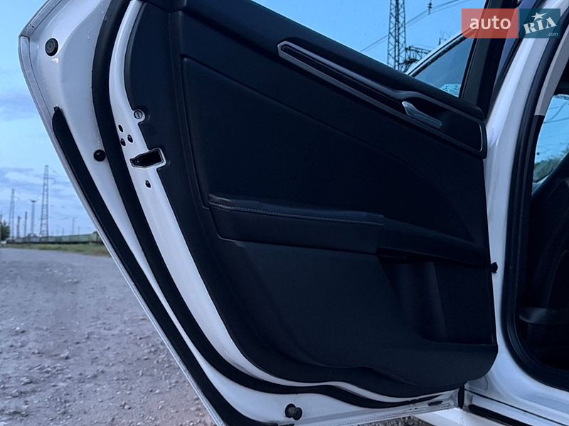 Седан Ford Fusion 2013 в Павлограді