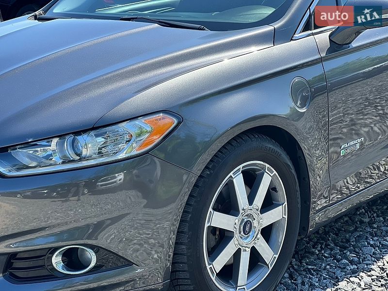 Седан Ford Fusion 2015 в Умани