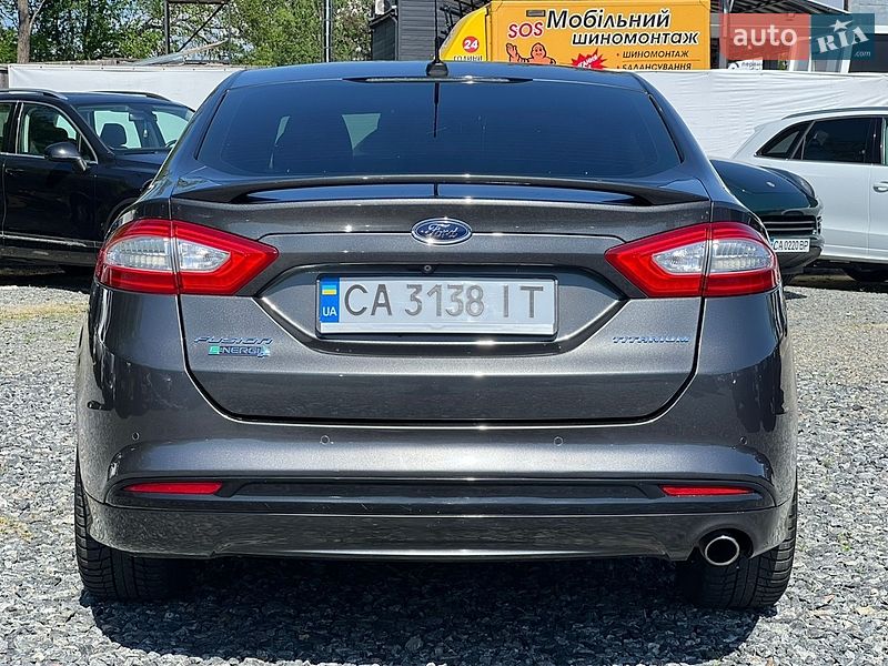 Седан Ford Fusion 2015 в Умани