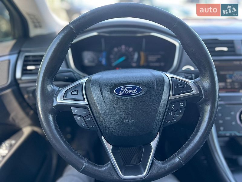 Седан Ford Fusion 2015 в Умани
