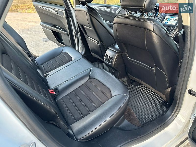 Седан Ford Fusion 2016 в Снятині