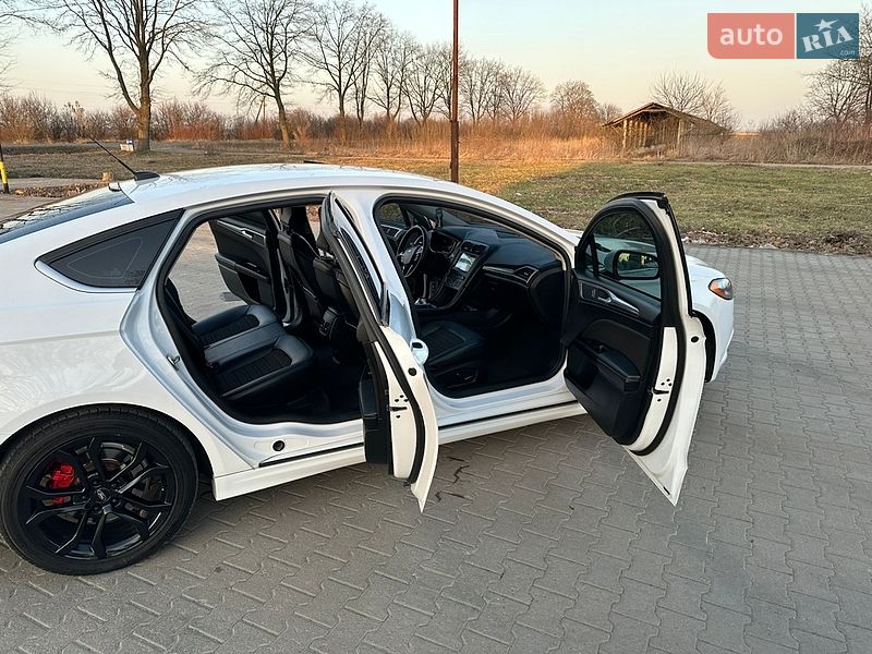 Седан Ford Fusion 2016 в Снятині