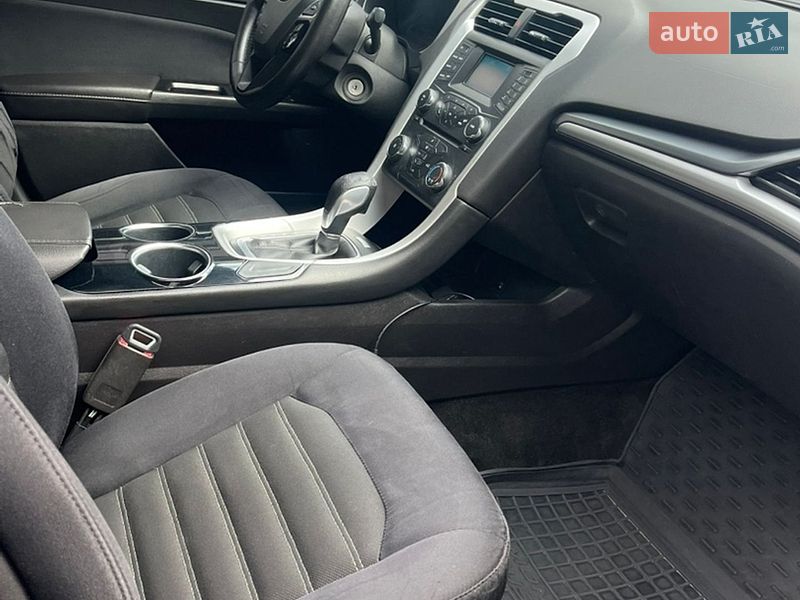 Седан Ford Fusion 2013 в Новояворовске