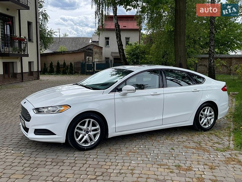Седан Ford Fusion 2015 в Львове