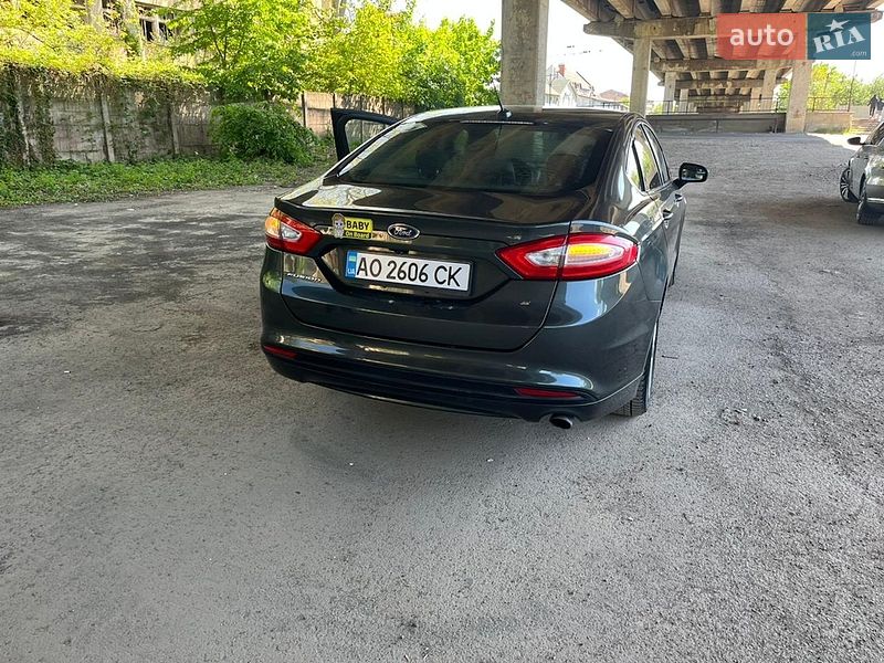 Седан Ford Fusion 2015 в Мукачево