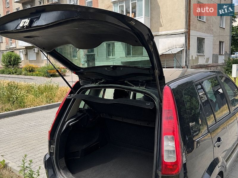 Хетчбек Ford Fusion 2005 в Луцьку