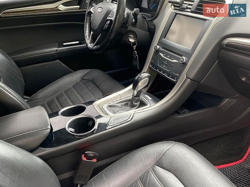 Седан Ford Fusion 2013 в Зенькове