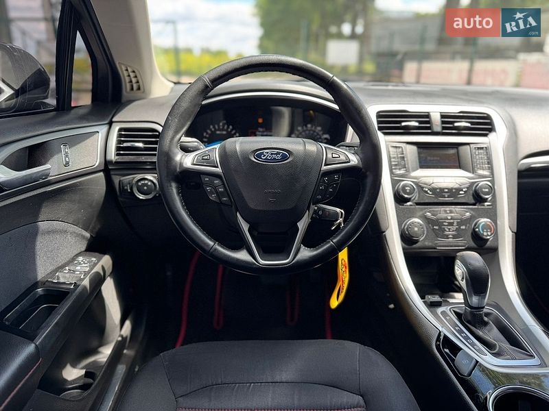 Седан Ford Fusion 2014 в Умані