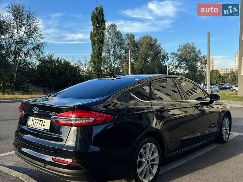Седан Ford Fusion 2019 в Харкові