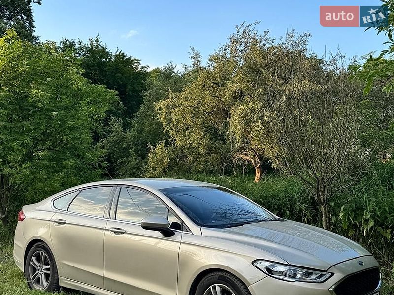 Седан Ford Fusion 2018 в Львове