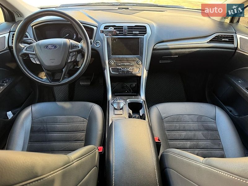 Седан Ford Fusion 2018 в Львове