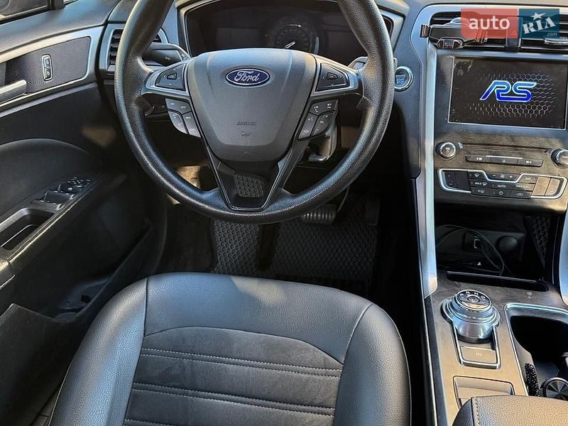 Седан Ford Fusion 2018 в Львове