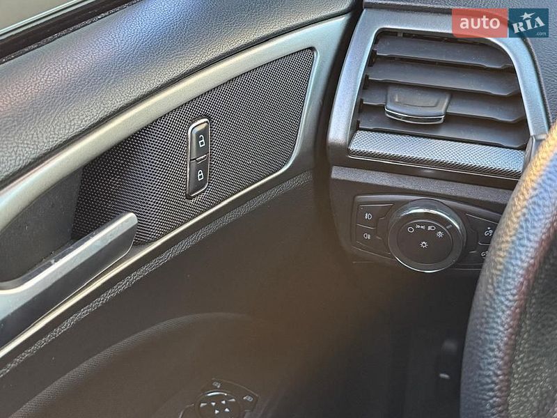 Седан Ford Fusion 2018 в Львове