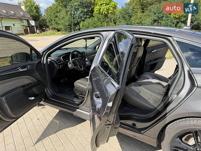 Седан Ford Fusion 2016 в Львове