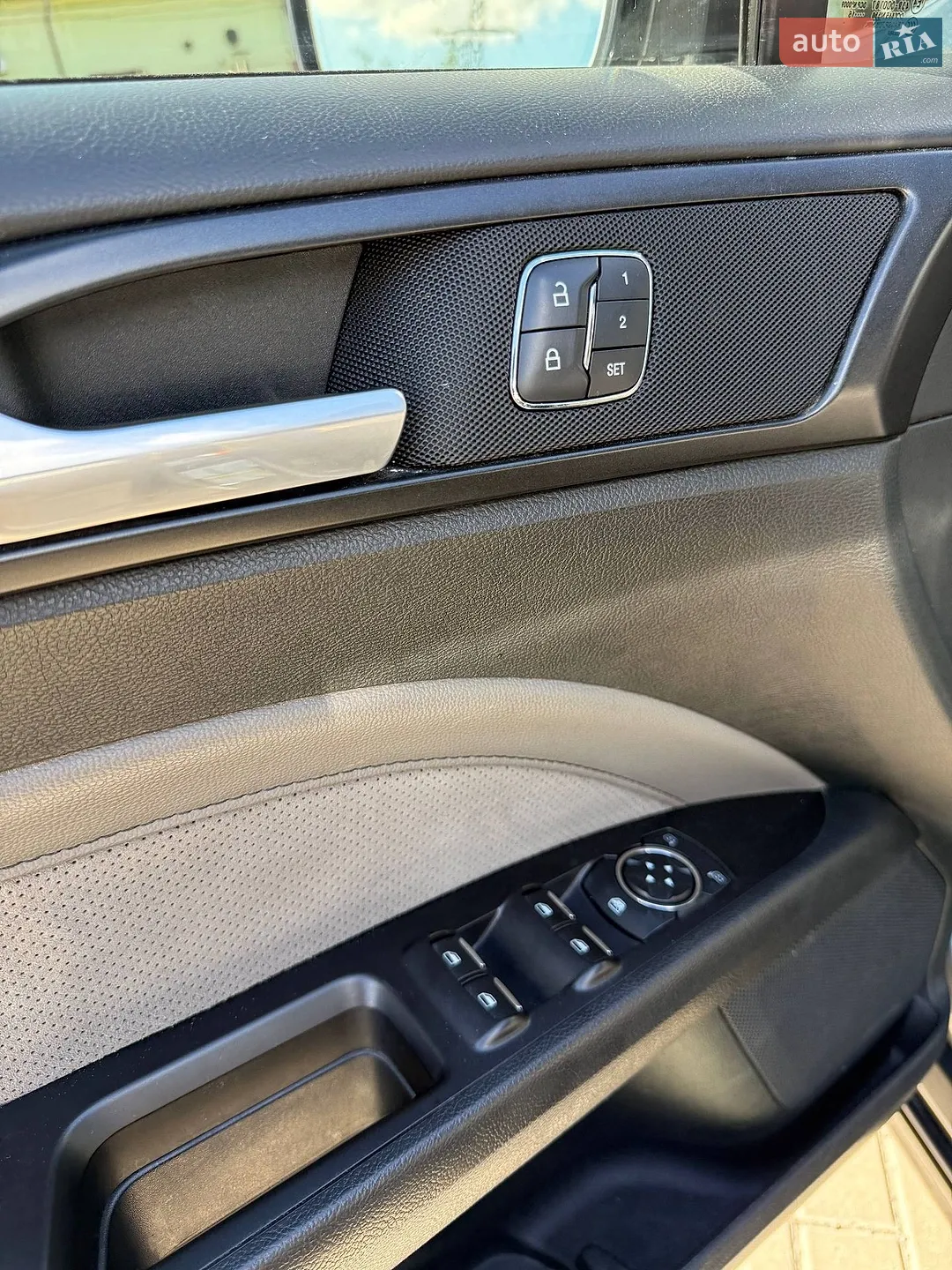 2016 Ford Fusion - мініатюра 28