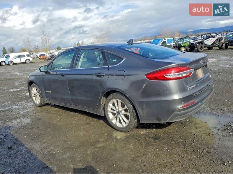 Седан Ford Fusion 2019 в Дрогобичі