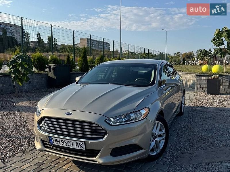 Седан Ford Fusion 2015 в Южном